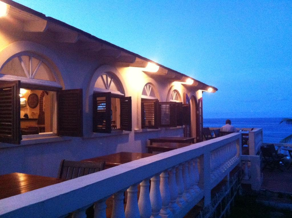 Round House Hotell Bathsheba Exteriör bild
