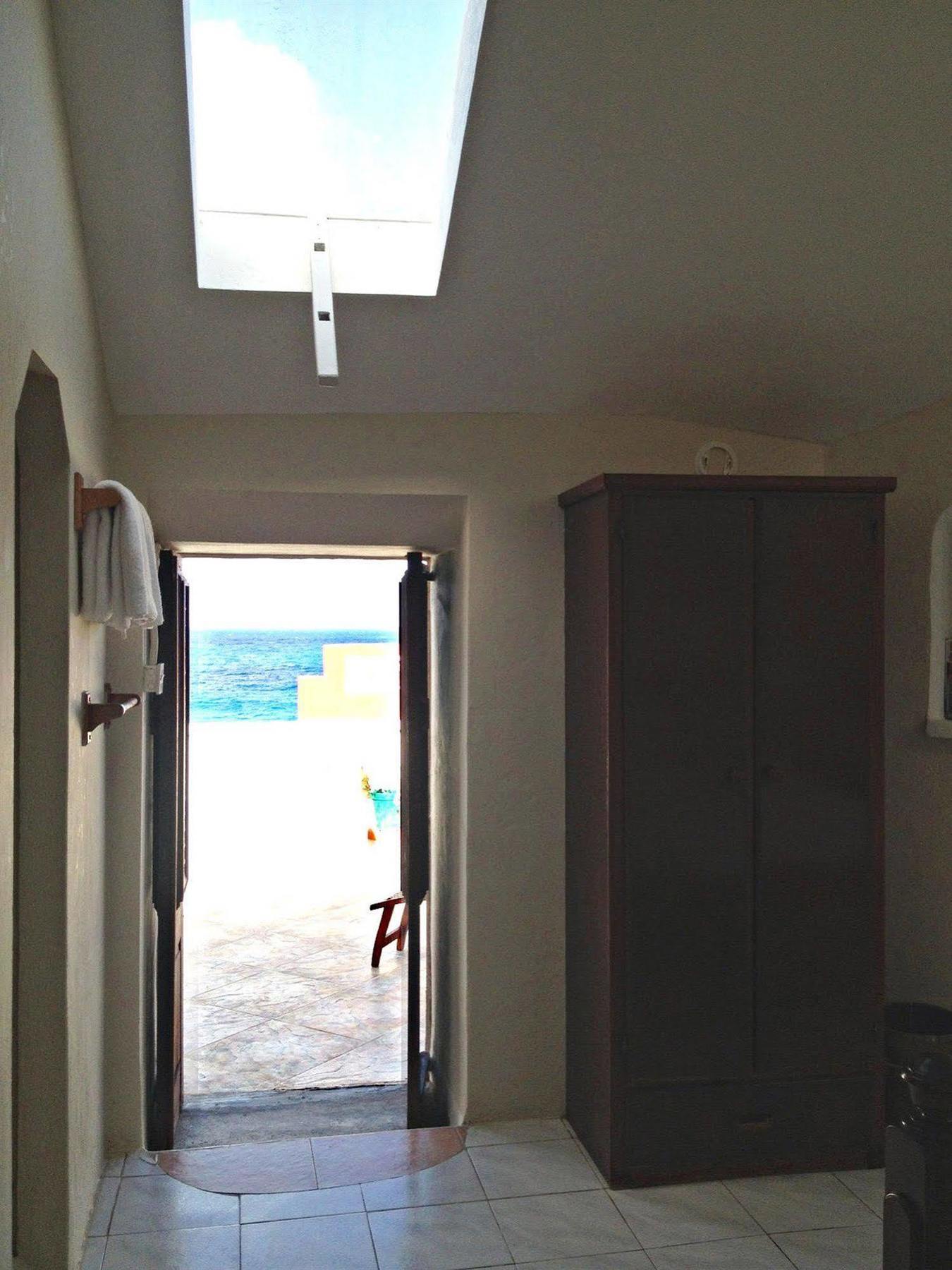 Round House Hotell Bathsheba Exteriör bild